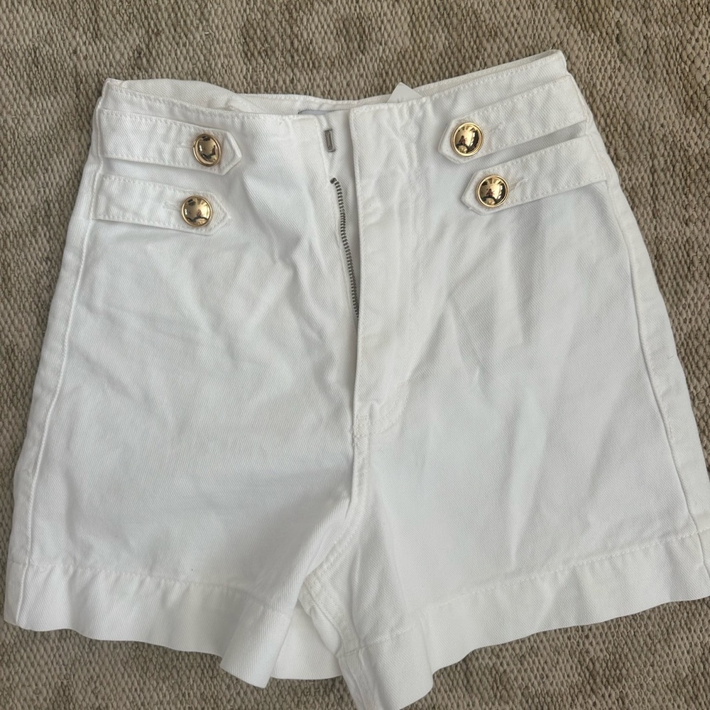 NWT Zara white shorts- size 0